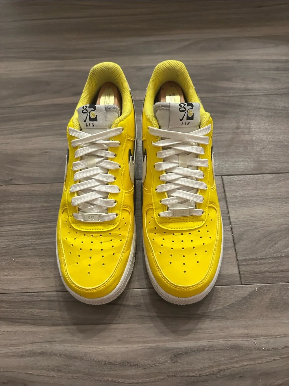 Nike Yellow & White Low-Top Sneakers with Black Accents - Picture 3 of 4
